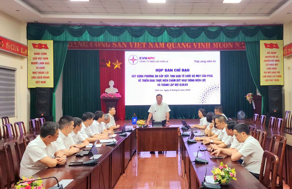 Công ty Điện lực Sơn La họp Ban chỉ đạo triển khai thí điểm chuyển đổi mô hình tổ chức tại Điện lực Mường La